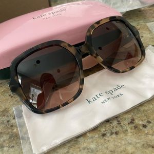 New Kate spade sunglasses square 😍